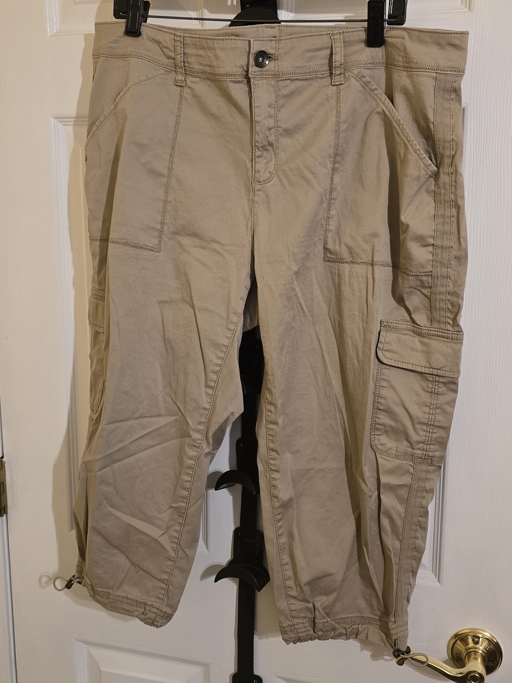 Time and Tru Khaki Cargo Capris with Utility Pockets